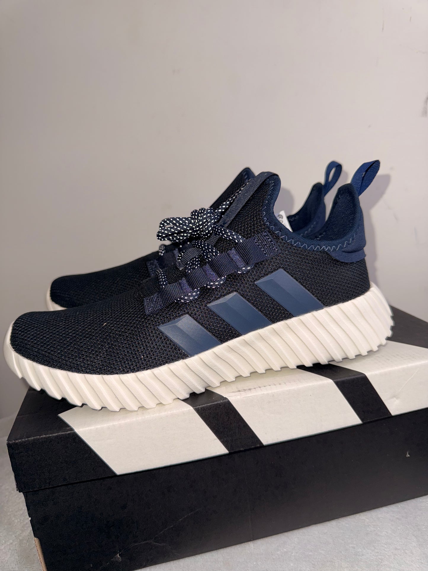 Adidas Kaptir 3.0 Running Shoes Navy/White – Men’s 8 / Women’s 9 – NEW in Box