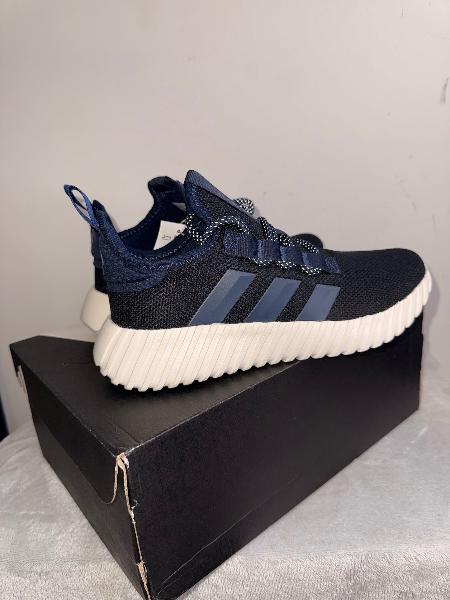 Adidas Kaptir 3.0 Running Shoes Navy/White – Men’s 8 / Women’s 9 – NEW in Box