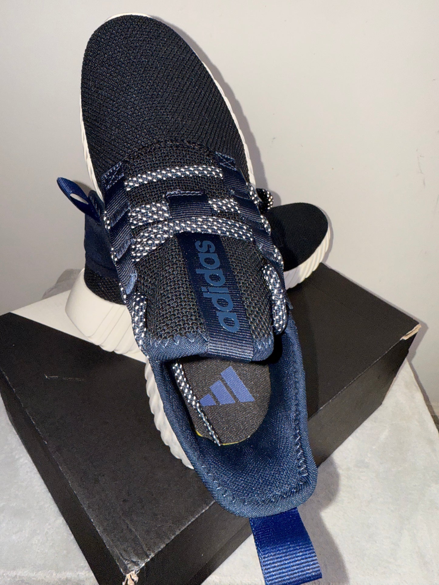 Adidas Kaptir 3.0 Running Shoes Navy/White – Men’s 8 / Women’s 9 – NEW in Box